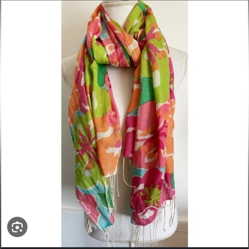Lilly Pulitzer Murphee Scarf - Picture 1 of 1